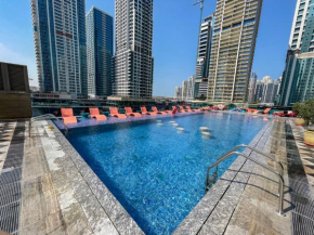 vayK - Modern One Bedroom near Marina with Lake View and Pool Access